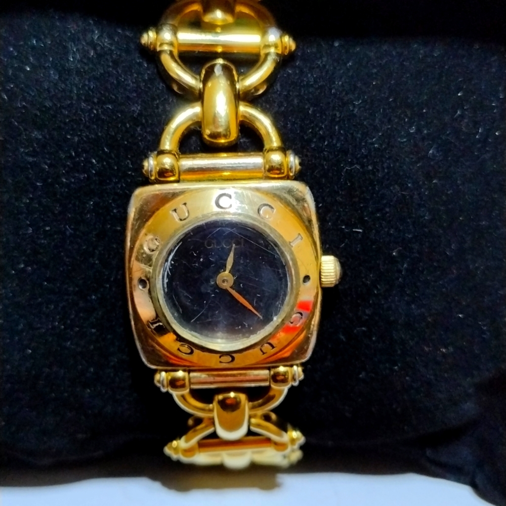 Vintage 80's Gucci Gold Plated Swiss Women's Watch 6400L